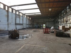 Leere Halle nach Ausbau der alten Produktionsanlage